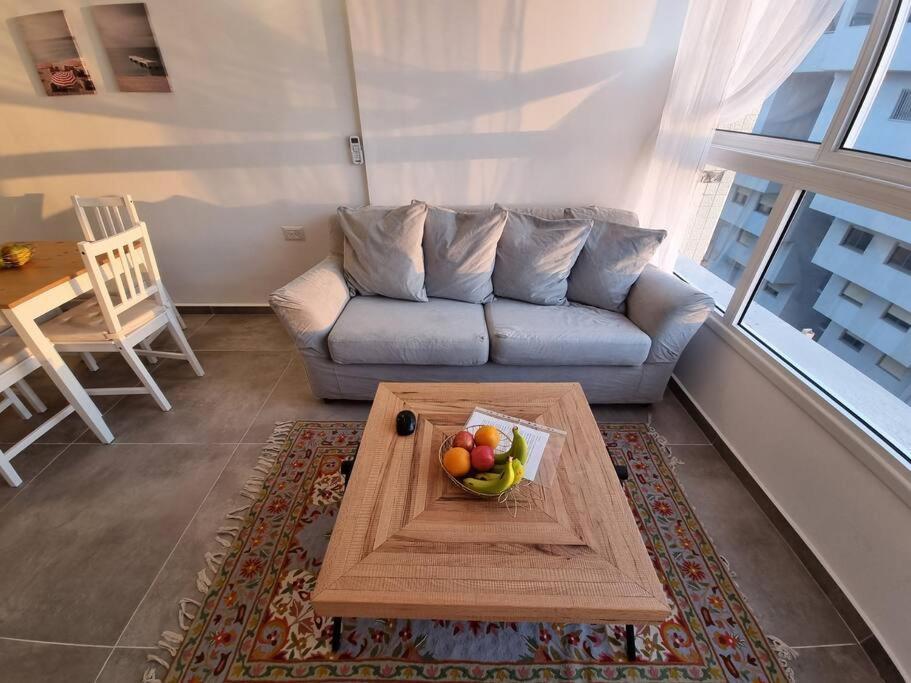 Beautiful 2-Bedroom Sea-View Apartment Нетанья Екстер'єр фото