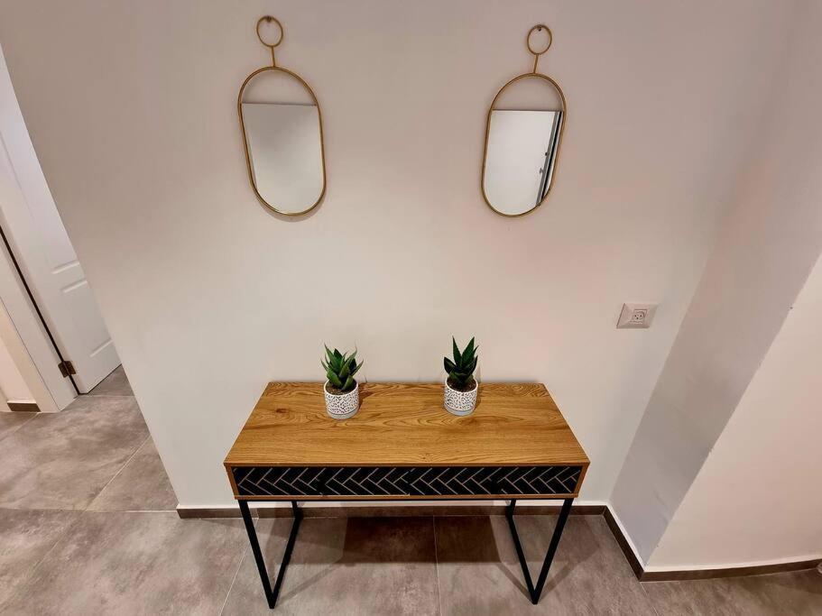 Beautiful 2-Bedroom Sea-View Apartment Нетанья Екстер'єр фото