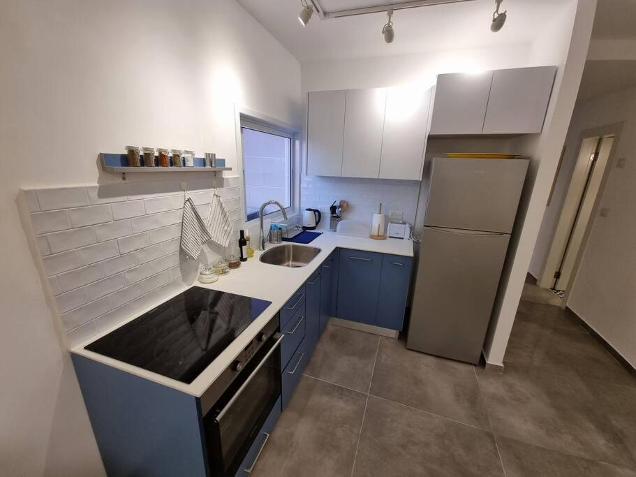Beautiful 2-Bedroom Sea-View Apartment Нетанья Екстер'єр фото