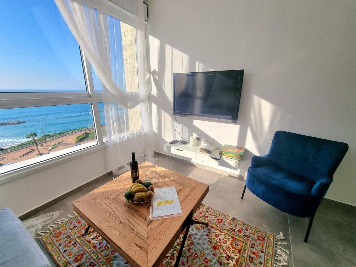 Beautiful 2-Bedroom Sea-View Apartment Нетанья Екстер'єр фото