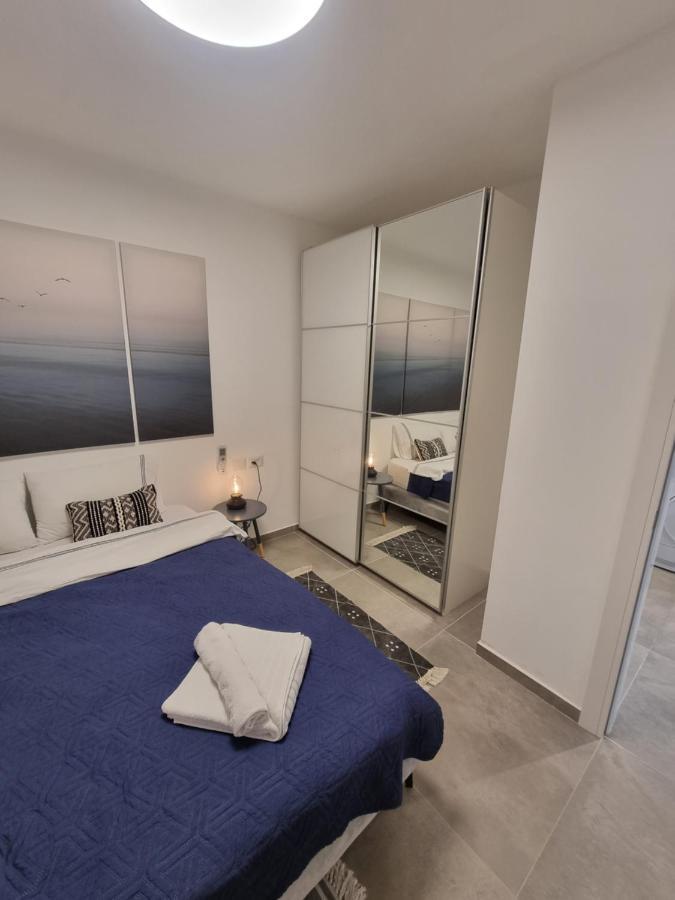 Beautiful 2-Bedroom Sea-View Apartment Нетанья Екстер'єр фото